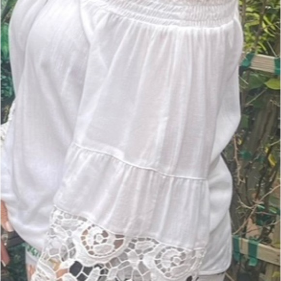 Studio west in Small white off the shoulder - Picture 5 of 5